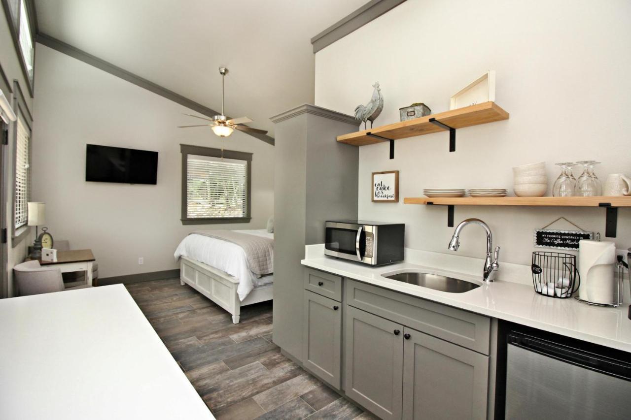 Green Acres Cottages - Dripping Springs Suite Wimberley Exterior photo